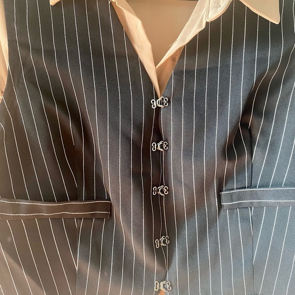 Beautiful little lined vest with hook fastener - Picture 6 of 6